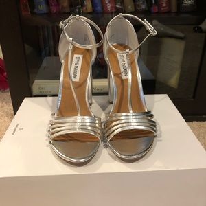 Steve Madden Metallic/Silver heel